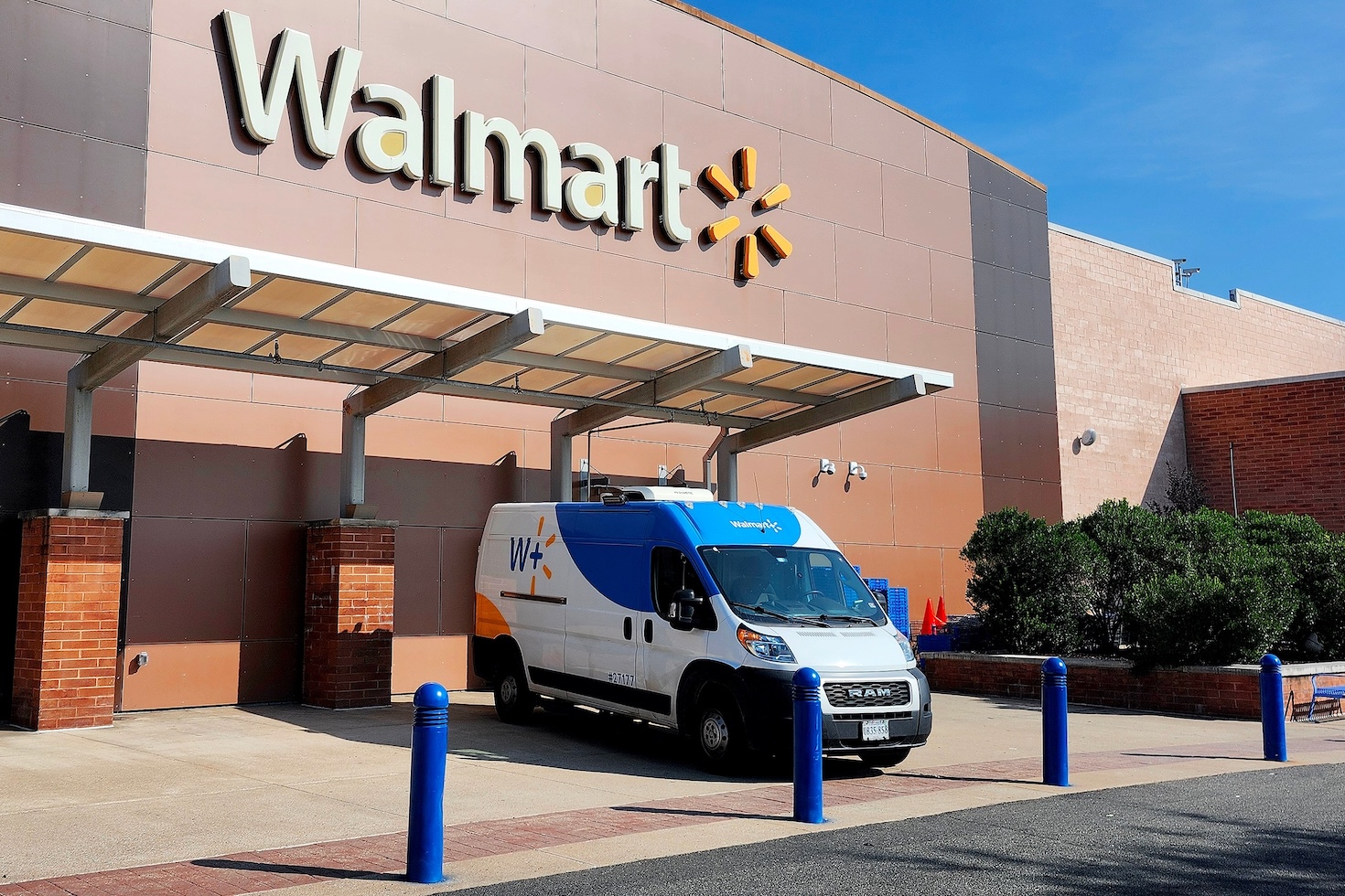 Walmart misses emissions low cost targets